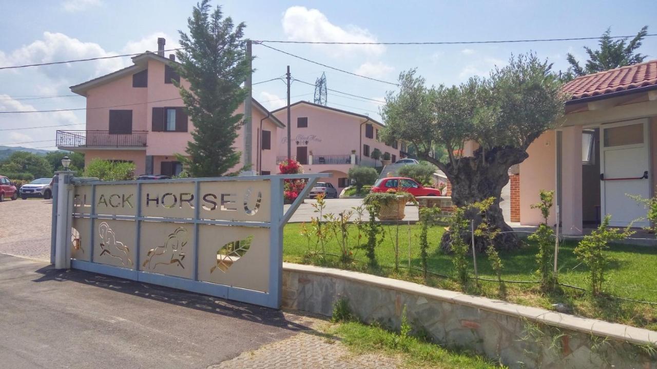 Relais Black Horse Millesimo Exterior foto
