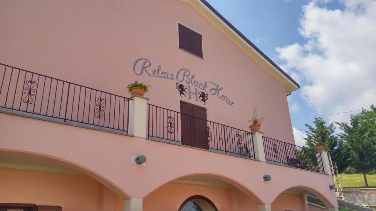 Relais Black Horse Millesimo Exterior foto